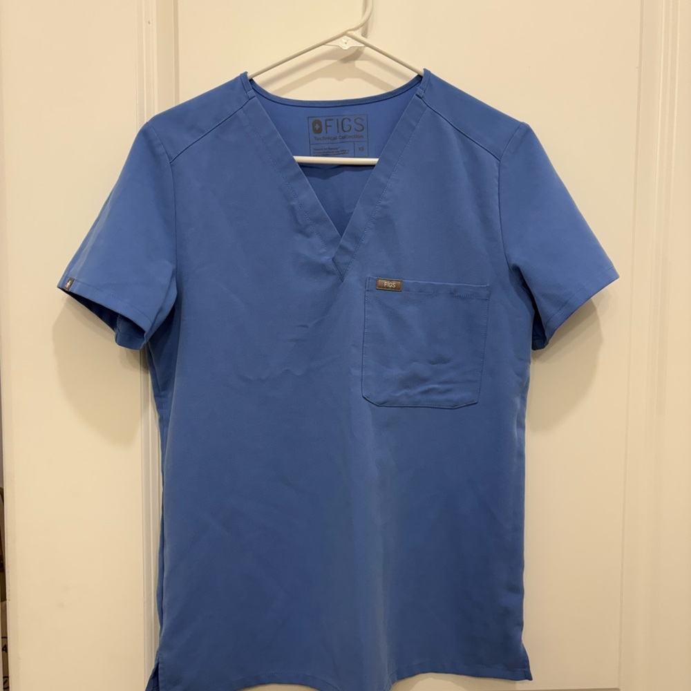 FIGS Catarina One Pocket Scrub Top - Ceil Blue XS